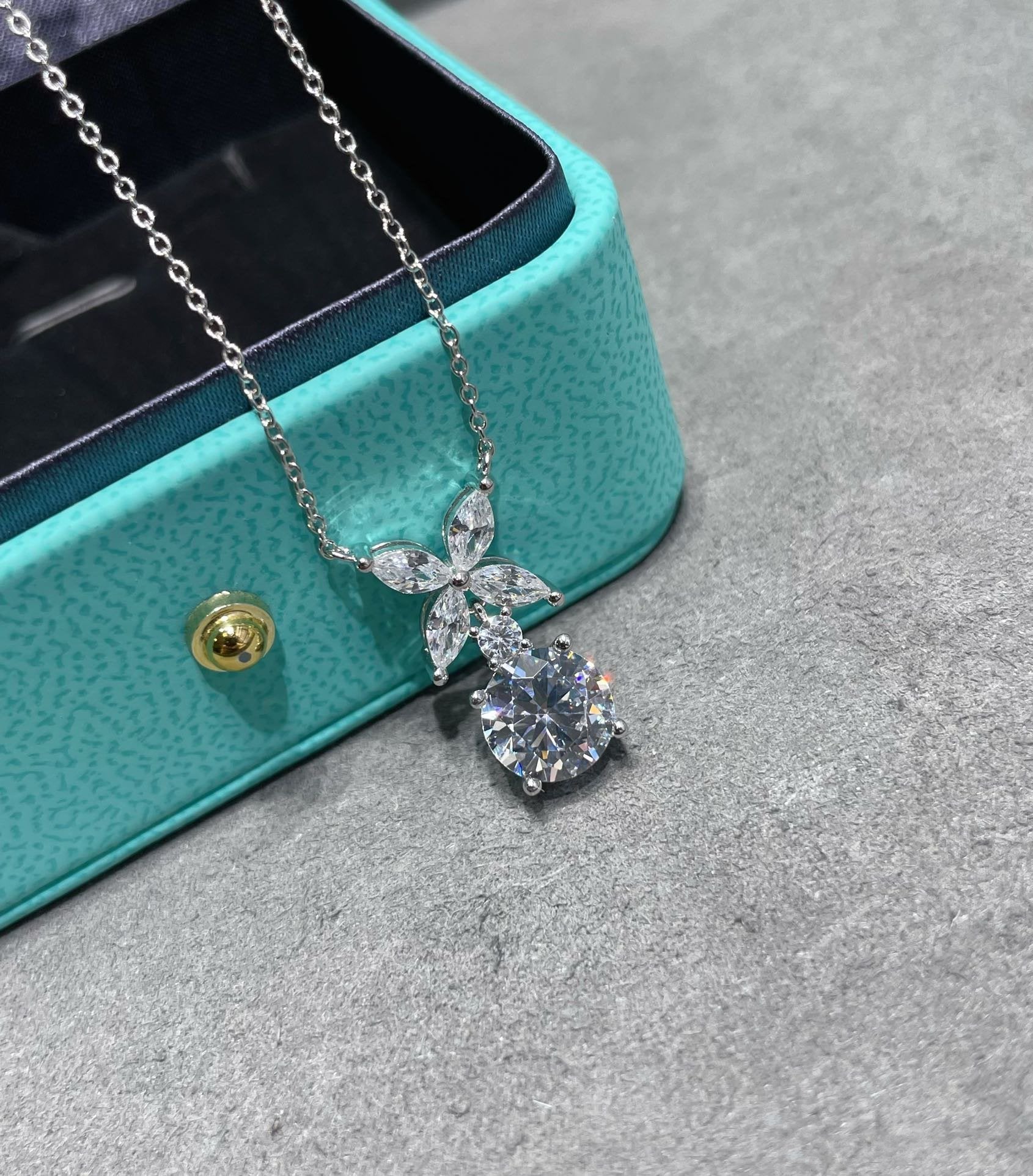 TIFFANY VICTORIA PENDANT SILVER DIAMOND NECKLACE