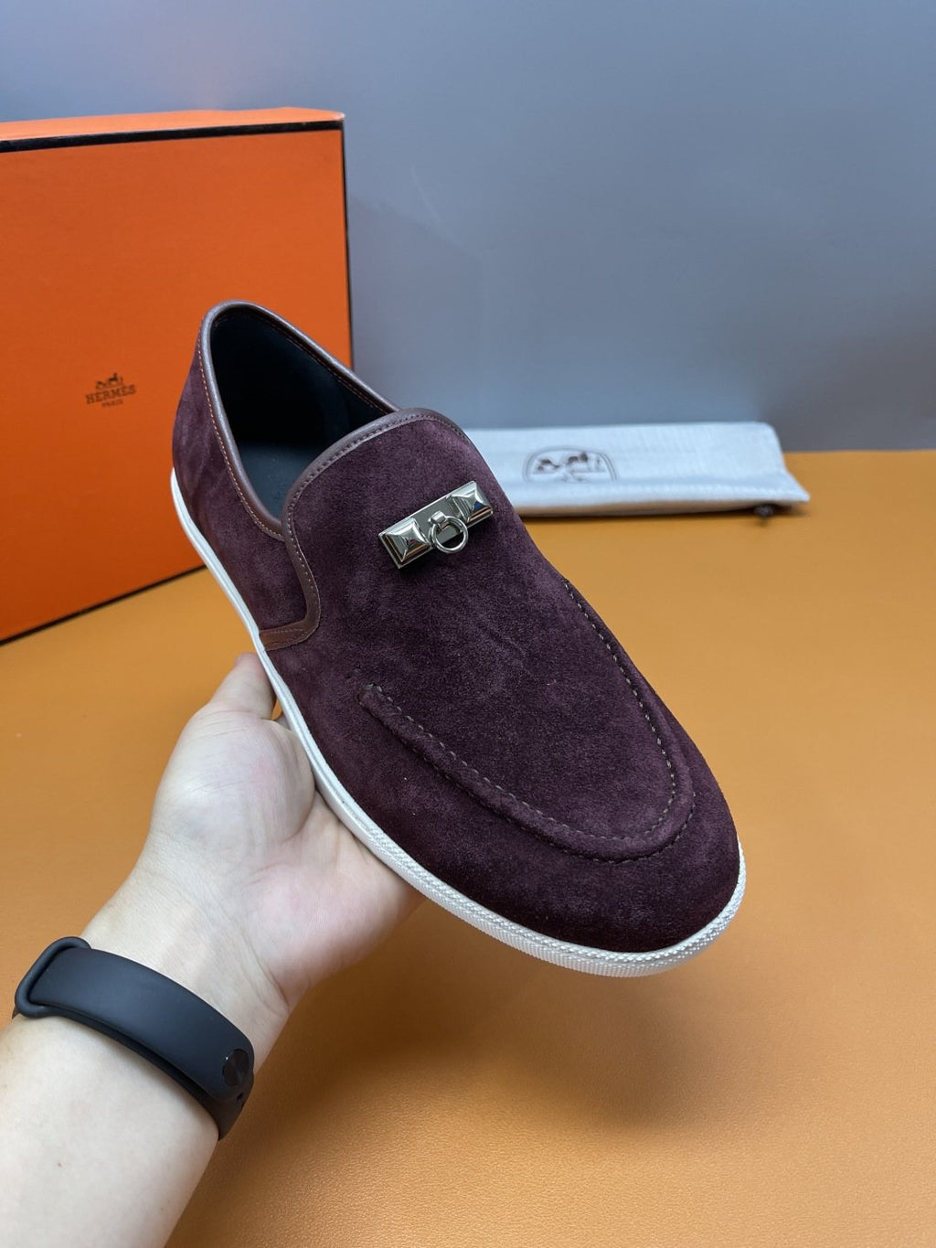 Hermès Mind Men's Buckle-Detail Loafers — model